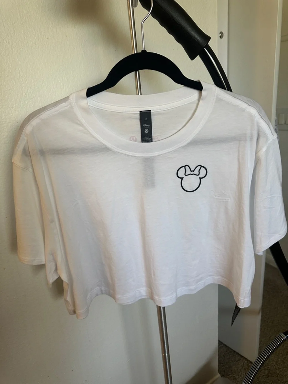 lululemon Disney White Cropped Tee with Black Minnie Outline - Picture 1 of 4